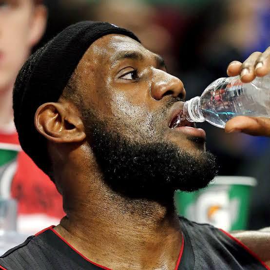 7 Reasons Why You Should Stop Drinking from Plastic Water Bottles